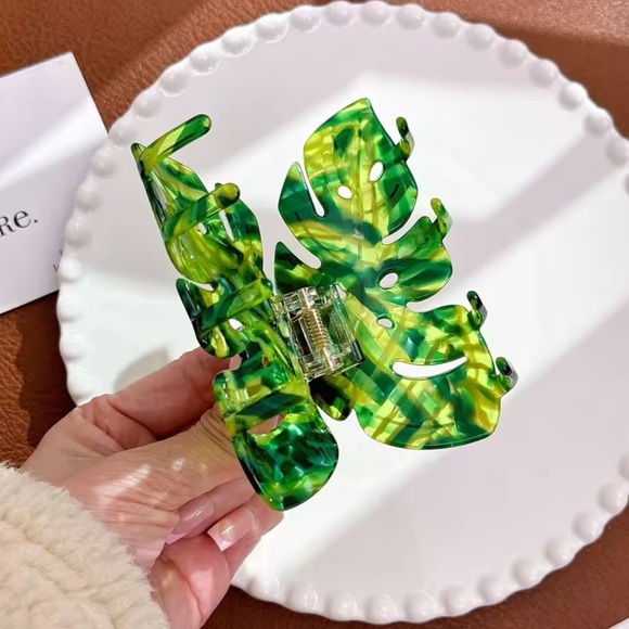 Green Leaf Hair Clip - Picture 2 of 2